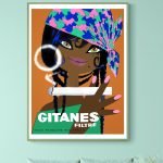 Affiche vintage Gitanes avec femme au bandana coloré et cigarette.