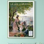 Affiche vintage représentant la côte d'Émeraude avec famille profitant du paysage maritime.