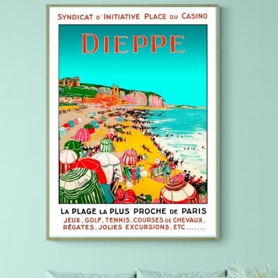 Affiche vintage Dieppe, plage célèbre en Normandie, avec parasols colorés et activités balnéaires.