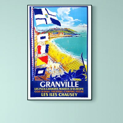 Affiche vintage de Brest, la côte des Légendes avec plage, drapeaux et activités nautiques.