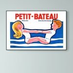 Affiche vintage de bain avec illustration de deux enfants dans un bateau en mer.