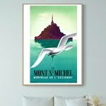 Affiche vintage du Mont Saint-Michel avec mouette en vol.