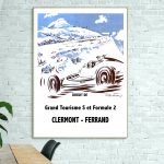 Affiche vintage de course automobile dans un décor de montagne enneigée.