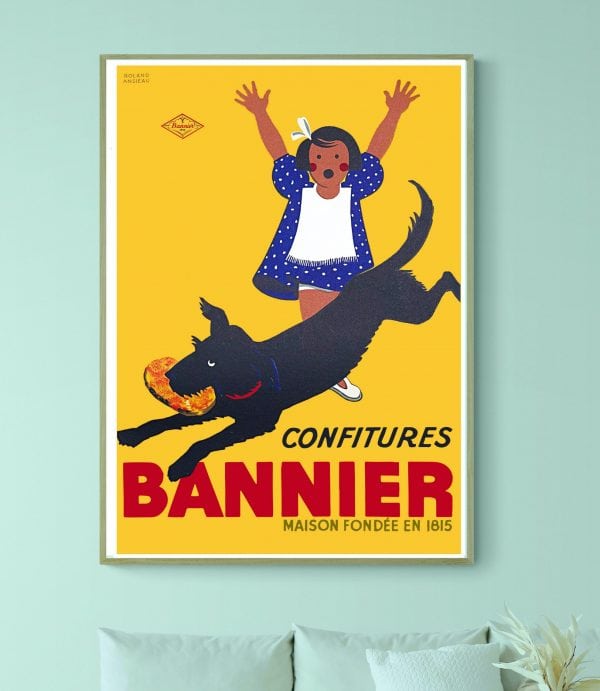 Affiche vintage Confitures Bannier avec une jeune fille et un chien sautant.