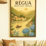 Affiche vintage Régua Douro, paysage coloré de la vallée du Douro au Portugal.