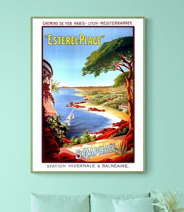 Affiche vintage représentant la station Estérel Place, entre mer et nature, avec un paysage coloré e.