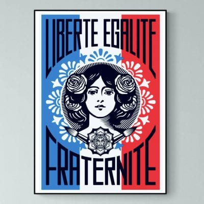 Affiche Shepard Fairey Obey « Liberté, Égalité, Fraternité » en rouge, noir et beige, reproduction d'une œuvre iconique de street art contemporain.