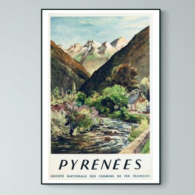 Affiche vintage des Pyrénées éditée par la SNCF en 1946, attribuée à Gérard Monet, représentant une vallée de montagne avec rivière, végétation et sommets enneigés.